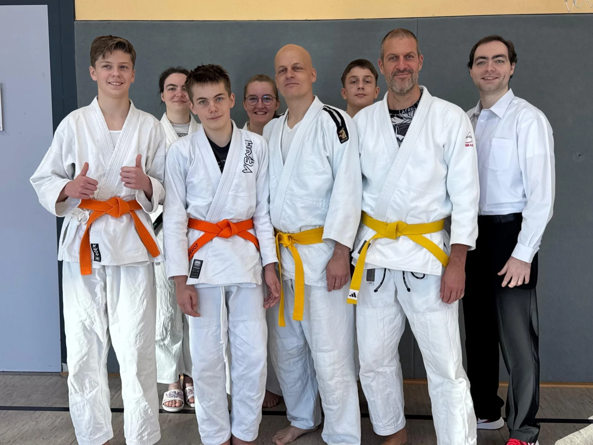 Gelb und Orange: Ju-Jutsuka des TSV Egestorf bestehen Gürtelprüfungen | TSV Egestorf e.V.